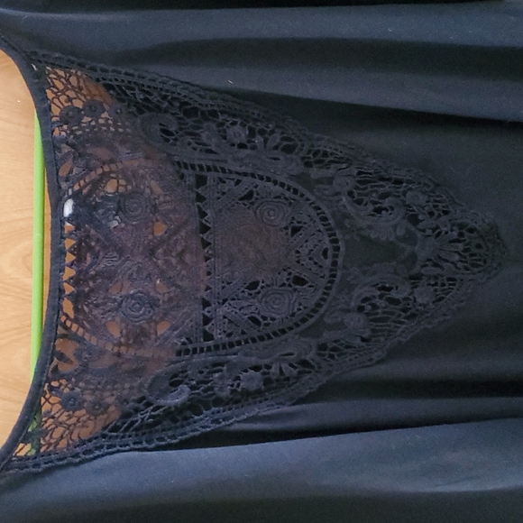 3X black keyhole neck top - Picture 3 of 4